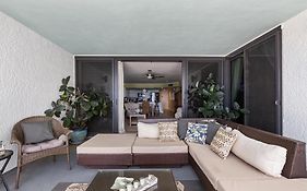 Stunning 2/2 Designer Condo W Coastal Appeal Right On The Gulf!